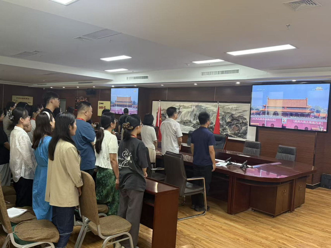 铭记历史 砥砺前行——Beat365中文官方网站党委组织广大师生观看抗战胜利80周年阅兵仪式