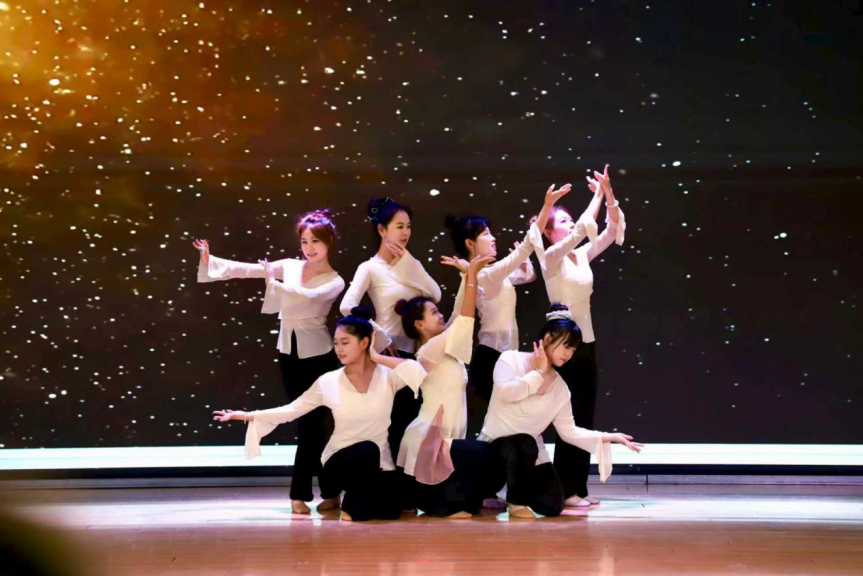 Beat365中文官方网站教育学院举办“山河永念·薪火相传”育人成果汇演 庆祝抗日战争胜利80周年