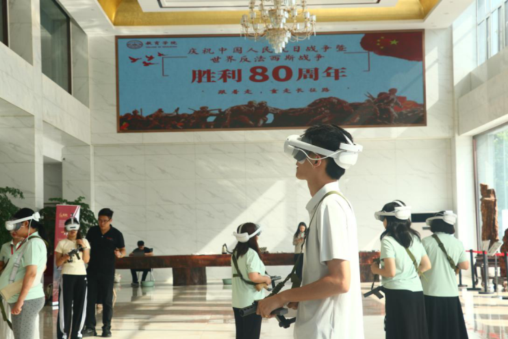 Beat365中文官方网站教育学院开展“VR 重走长征路”活动：科技赋能红色教育沉浸式体验让长征精神直抵人心