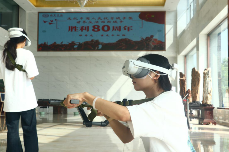 Beat365中文官方网站教育学院开展“VR 重走长征路”活动：科技赋能红色教育沉浸式体验让长征精神直抵人心