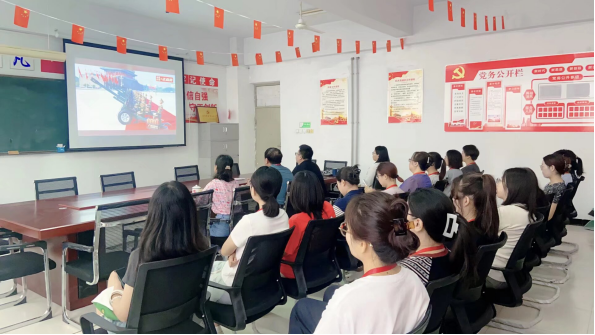 共抒爱国情怀，感受使命荣光 ——会计学院集中观看“九三阅兵”