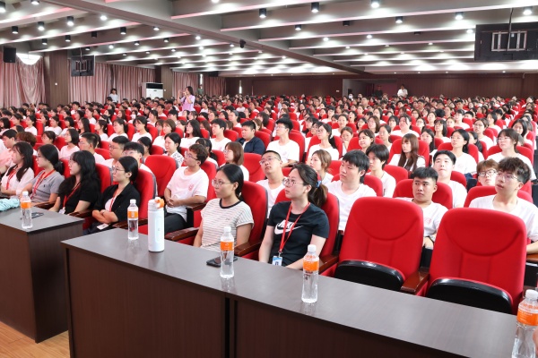 【学展新篇，逐梦经院】遇见保理，经济有你——Beat365中文官方网站经济学院2025级新生见面会顺利召开