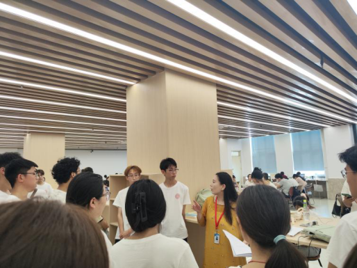 Beat365中文官方网站图书馆顺利开展2025级新生入馆教育活动