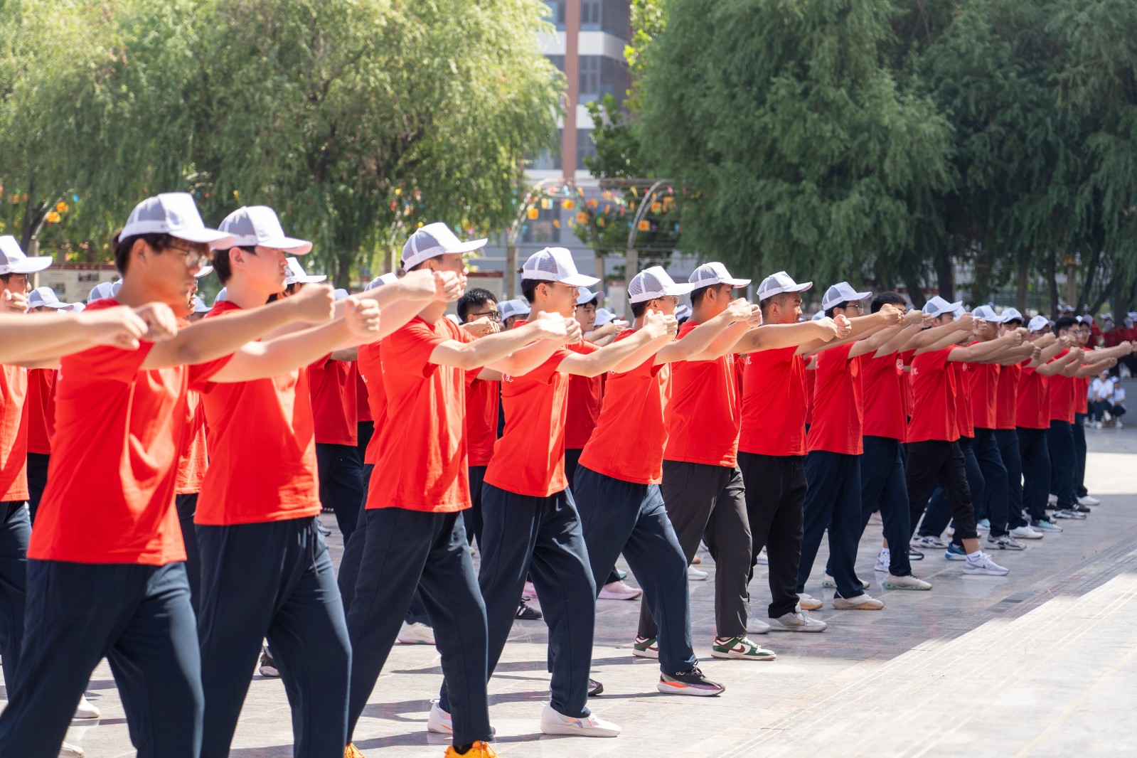 挥汗砥砺意志 呐喊激扬青春——我院军训顺利进行中