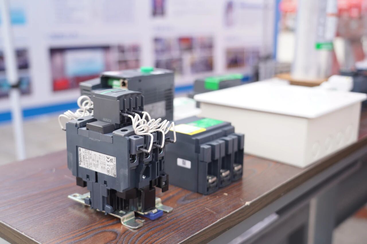 校企合作--施耐德电气有限公司