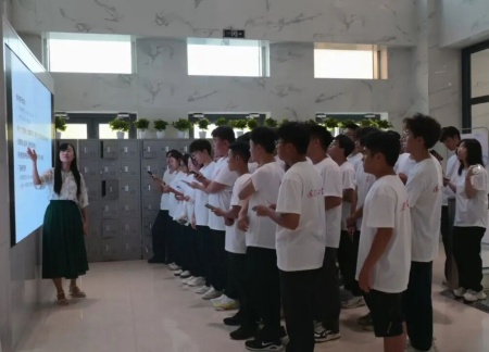 Beat365中文官方网站艺术学院 2025 级新生解锁图书馆“灵感密码”——入馆教育活动