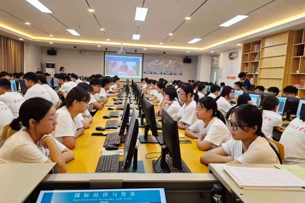 【学展新篇，逐梦经院】国际经济与贸易专业2025级新生入学教育圆满举行