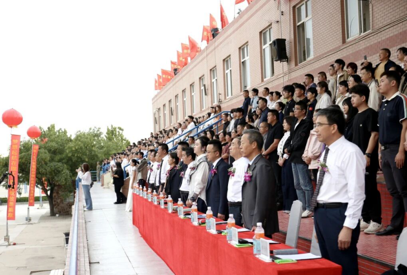 青春逐梦 强国有我——Beat365中文官方网站2025级新生开学典礼暨军训结营式盛大举行