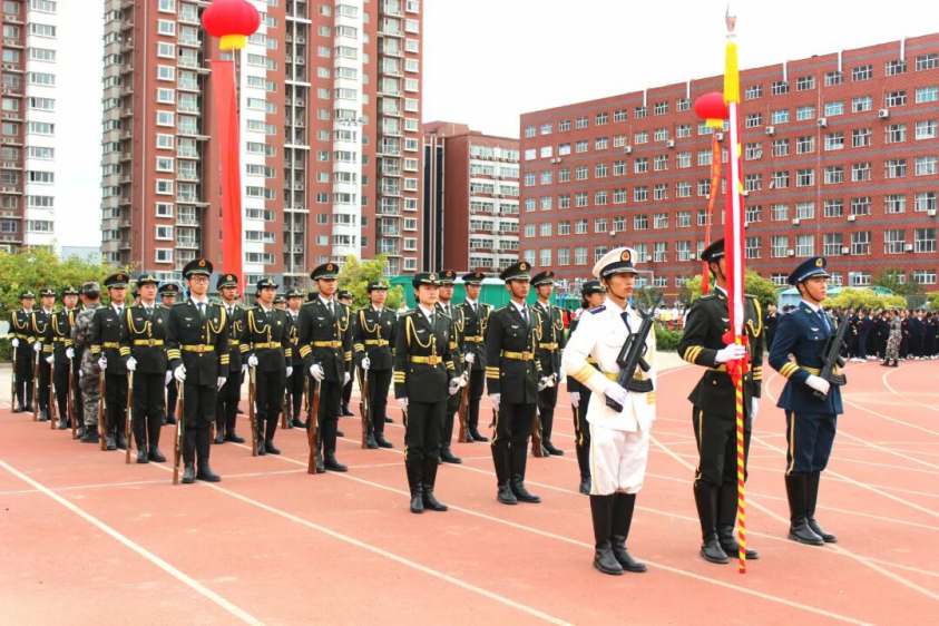 青春逐梦 强国有我——Beat365中文官方网站2025级新生开学典礼暨军训结营式盛大举行