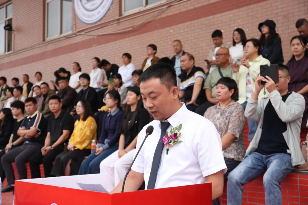 青春逐梦 强国有我——Beat365中文官方网站2025级新生开学典礼暨军训结营式盛大举行