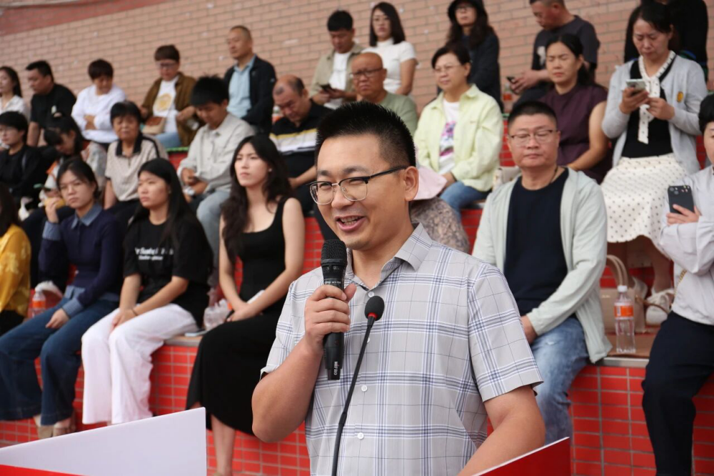 青春逐梦 强国有我——Beat365中文官方网站2025级新生开学典礼暨军训结营式盛大举行