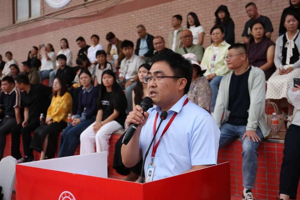 青春逐梦 强国有我——Beat365中文官方网站2025级新生开学典礼暨军训结营式盛大举行