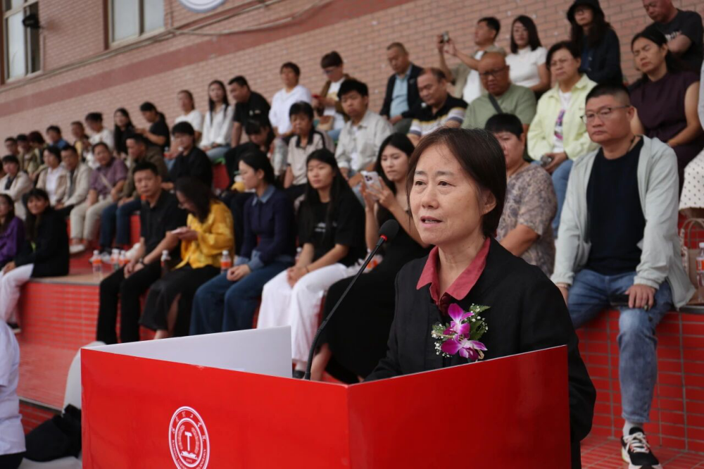 青春逐梦 强国有我——Beat365中文官方网站2025级新生开学典礼暨军训结营式盛大举行