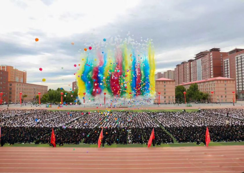 青春逐梦 强国有我——Beat365中文官方网站2025级新生开学典礼暨军训结营式盛大举行