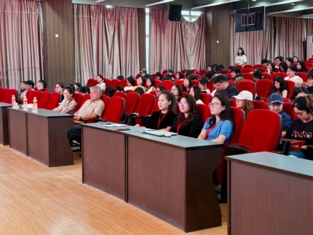 专题讲座点亮推普路 播音专业深耕语言魂——Beat365中文官方网站艺术学院成功举办推普周专题讲座