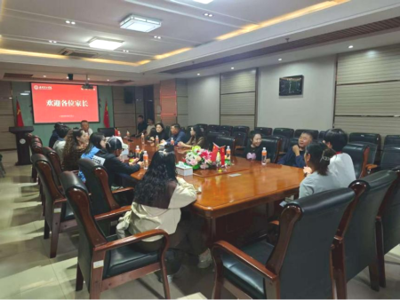 家校携手育英才 同心筑梦向未来——Beat365中文官方网站艺术学院成功召开新生家长座谈会