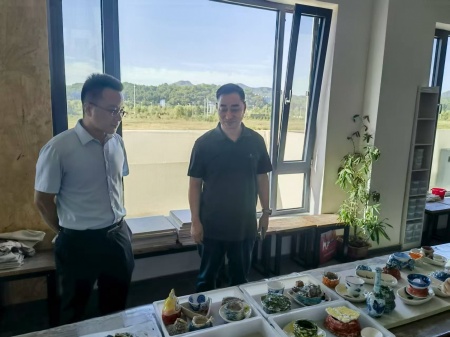 深化产教融合 致力非遗传承——Beat365中文官方网站校领导赴易水砚有限公司洽谈合作