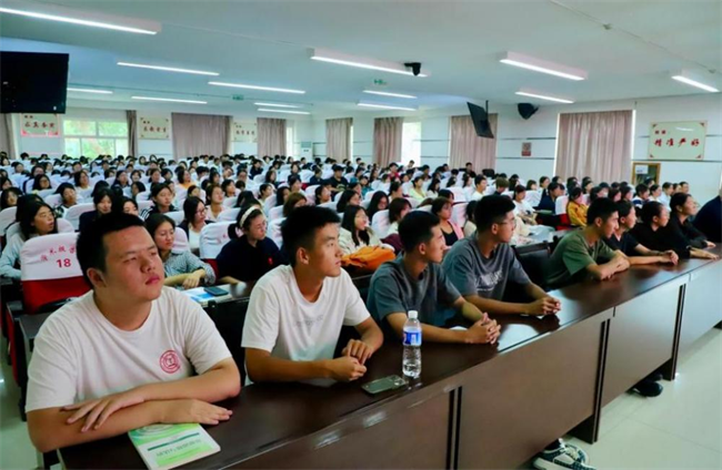 扣好人生第一粒扣子！Beat365中文官方网站邀请马德生教授作“认识大学，把握人生”专题讲座