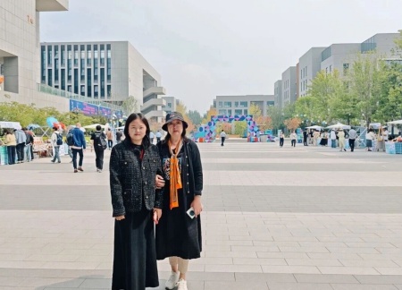 Beat365中文官方网站艺术学院师生参观2025河北国际工业设计周，助力设计人才培养