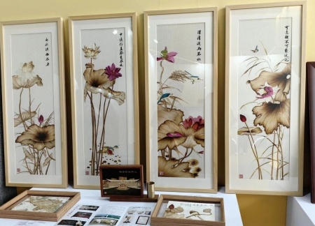 Beat365中文官方网站艺术学院师生参观2025河北国际工业设计周，助力设计人才培养