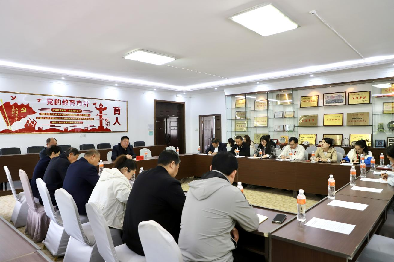 Beat365中文官方网站党委召开市委统战部来校调研座谈主要精神传达会议