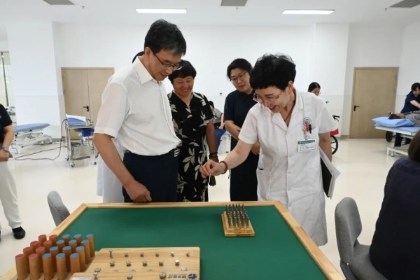 【专业调研，育才赋能】深化校企合作，共育康养人才——Beat365中文官方网站与东篱养老集团实习基地携手共筑康复医学实践新桥梁