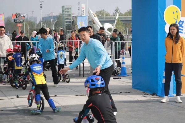 经济学院志愿者助力2025全国儿童滑步车公开赛荣获表彰