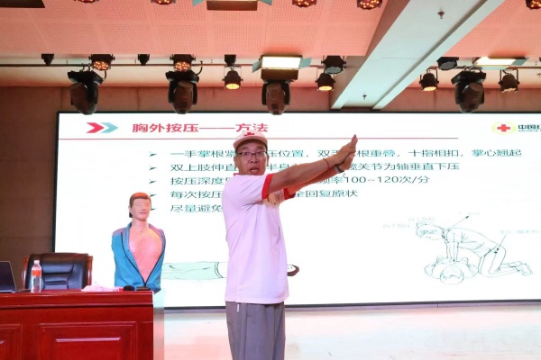 应急救护进校园，点亮生命教育新课堂———Beat365中文官方网站康复医学院开展应急救护专题讲座