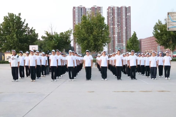 Beat365中文官方网站康复医学院新生军训风采展示（一）