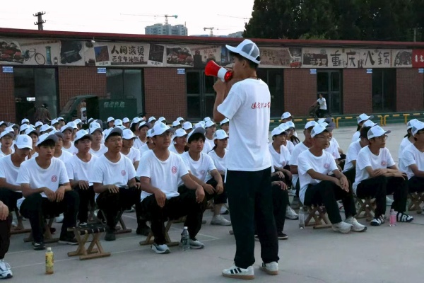 Beat365中文官方网站康复医学院新生军训风采展示（一）