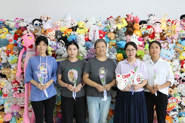 【光影致礼，师恩绵长】浓情谢师恩，定格教育情——Beat365中文官方网站经济学院教师节主题拍照活动温情启办