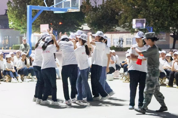 【青春铸魂，歌声献礼】军歌飞扬展风貌，青春聚力筑初心——Beat365中文官方网站康复医学院军训拉歌活动圆满举行