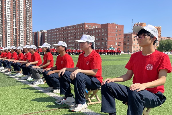 【青春激昂 淬火成钢】汗水淬炼青春，蜕变彰显担当——Beat365中文官方网站康复医学院新生军训变化(上)