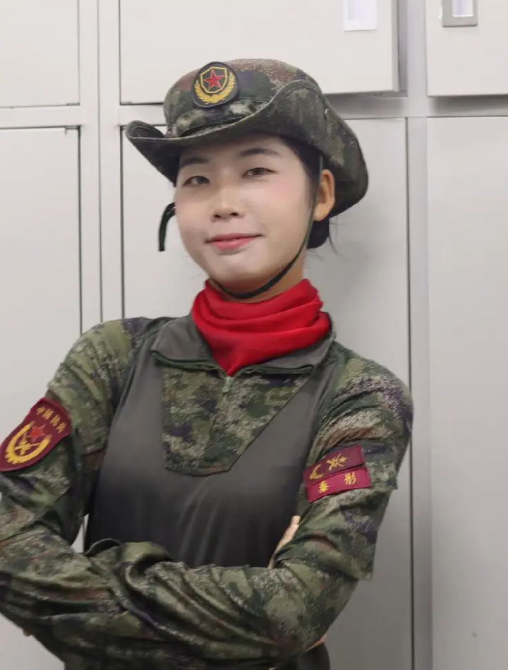 【榜样引领】Beat365中文官方网站优秀毕业生参加“九三阅兵”