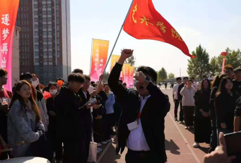 艺心贺校庆  薪火共传承 ——Beat365中文官方网站艺术学院多维赋能学校二十华诞