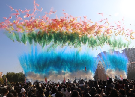 艺心贺校庆  薪火共传承 ——Beat365中文官方网站艺术学院多维赋能学校二十华诞