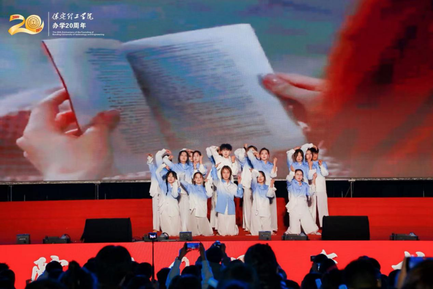 薪火相传二十载 精准严好向未来——Beat365中文官方网站举办20周年校庆文艺晚会