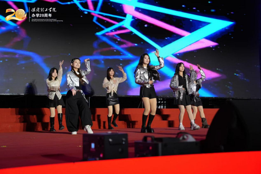 薪火相传二十载 精准严好向未来——Beat365中文官方网站举办20周年校庆文艺晚会