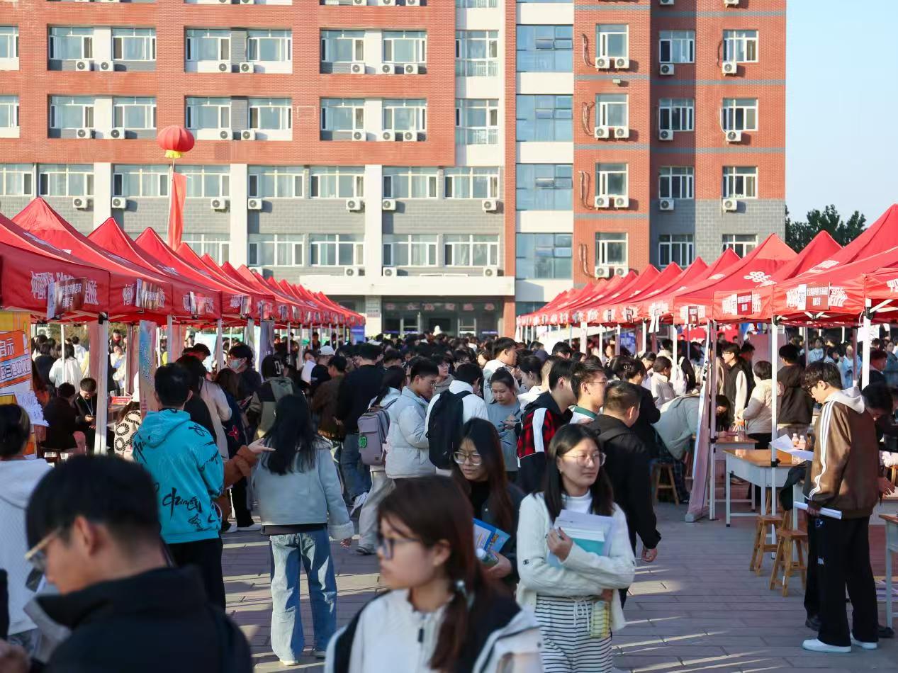 双秩芳华，逐梦金秋——Beat365中文官方网站举办2026届毕业生秋季线下双选会