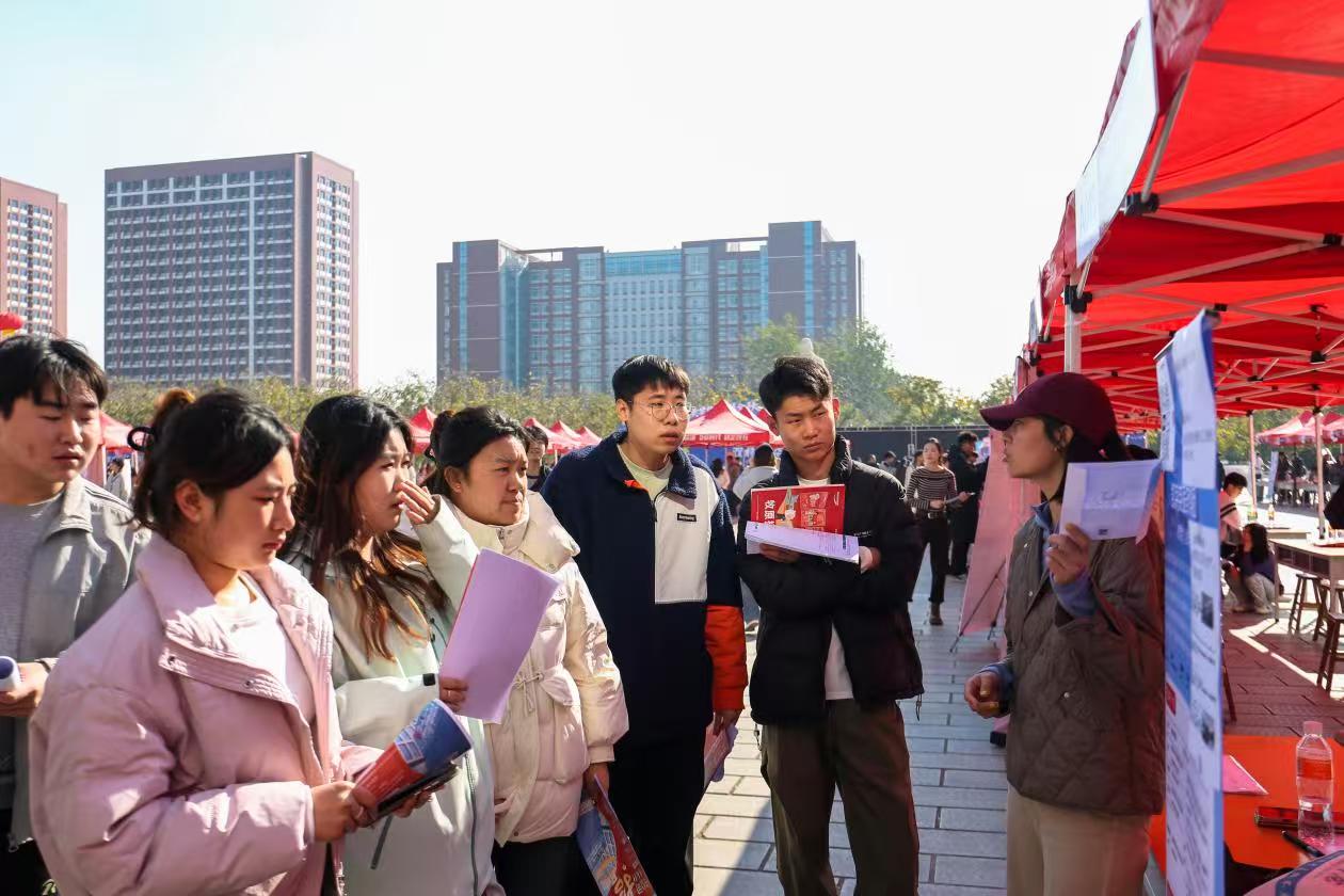 双秩芳华，逐梦金秋——Beat365中文官方网站举办2026届毕业生秋季线下双选会