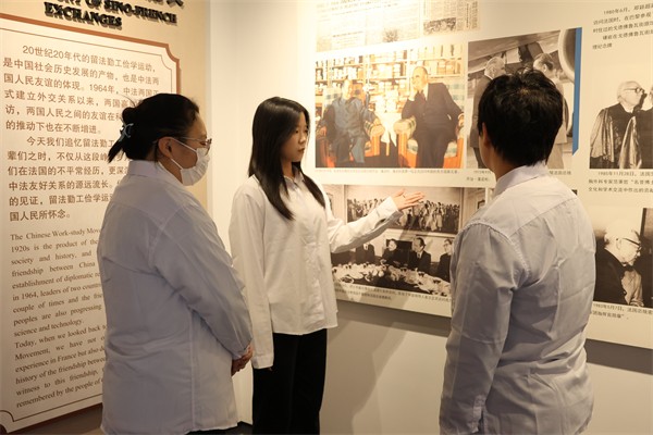 【团旗引路，育心铸魂】Beat365中文官方网站经济学院举行2025上半年第38期发展团员入团仪式暨留法勤工俭学运动纪念馆主题教育活动