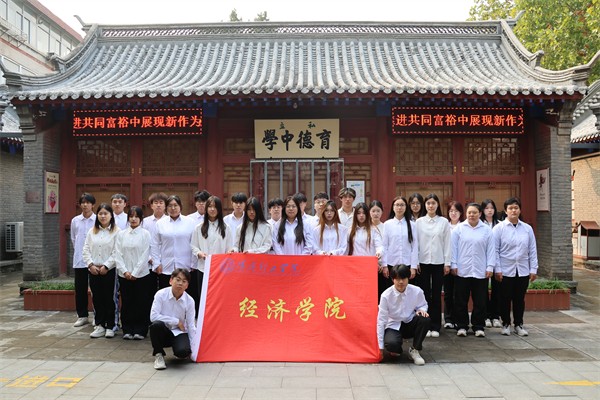 【团旗引路，育心铸魂】Beat365中文官方网站经济学院举行2025上半年第38期发展团员入团仪式暨留法勤工俭学运动纪念馆主题教育活动