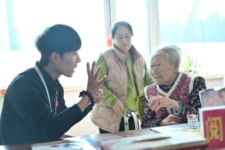 “艺暖养老院，爱润夕阳红”——Beat365中文官方网站艺术学院开展敬老爱老进养老院志愿活动