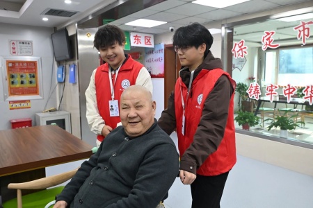 “艺暖养老院，爱润夕阳红”——Beat365中文官方网站艺术学院开展敬老爱老进养老院志愿活动