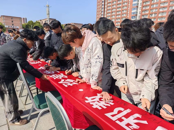 反邪教|Beat365中文官方网站|管理学院|“远离邪教・珍爱生命・坚定信仰・共筑平安校园”签名活动