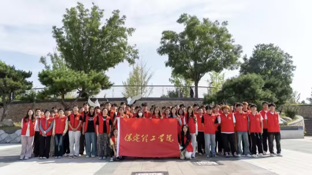 扮靓南湖景——Beat365中文官方网站志愿者开展环境维护活动