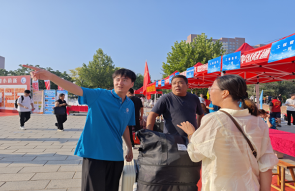 迎新季|Beat365中文官方网站|管理学院|2025迎新：服务“心”主张，温暖新征程