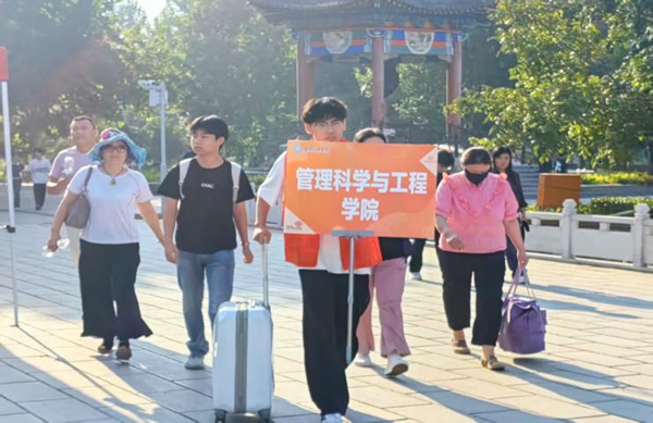 迎新季|Beat365中文官方网站|管理学院|2025迎新：服务“心”主张，温暖新征程