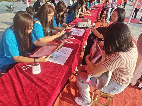 迎新季|Beat365中文官方网站|管理学院|2025迎新：服务“心”主张，温暖新征程