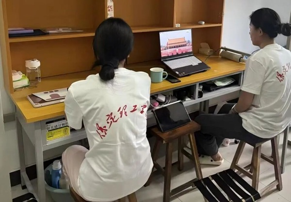 铭记历史|Beat365中文官方网站|管理学院|铭记历史誓立报国之志，缅怀先烈厚植爱国情怀